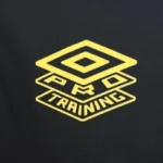 Camisa Santos Treino 25/26 - Torcedor Umbro Masculina - Preta com detalhes em amarelo - Imagem 5