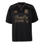 Camisa Santos Edição especial Charlie Brown Jr. 24/25 - Torcedor Umbro Masculina - Preta com detalhes em dourado